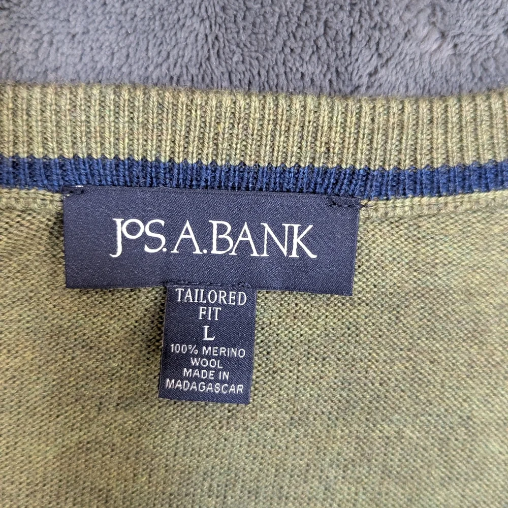 Jos.A.Bank Tailored Fit 100% Merino Wool Green V-Neck Base Layer Sweater Office